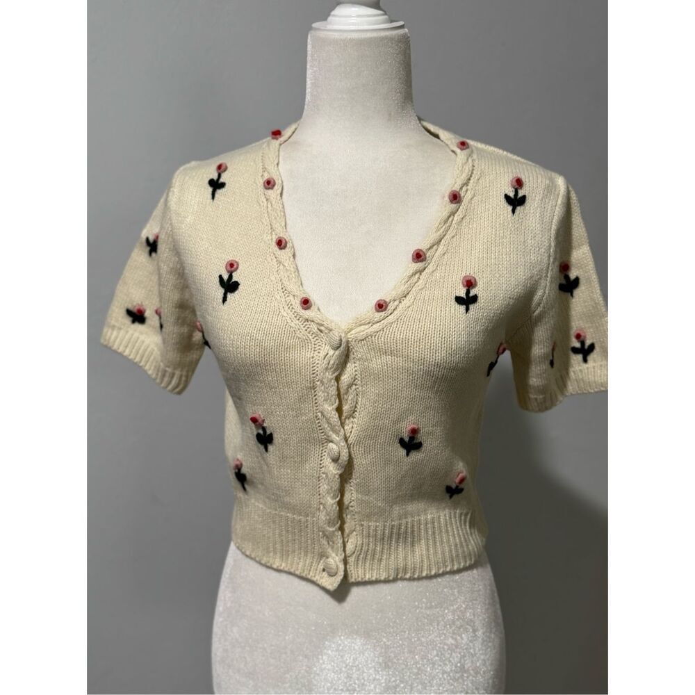 Floral Embroidered crotchet button front top S